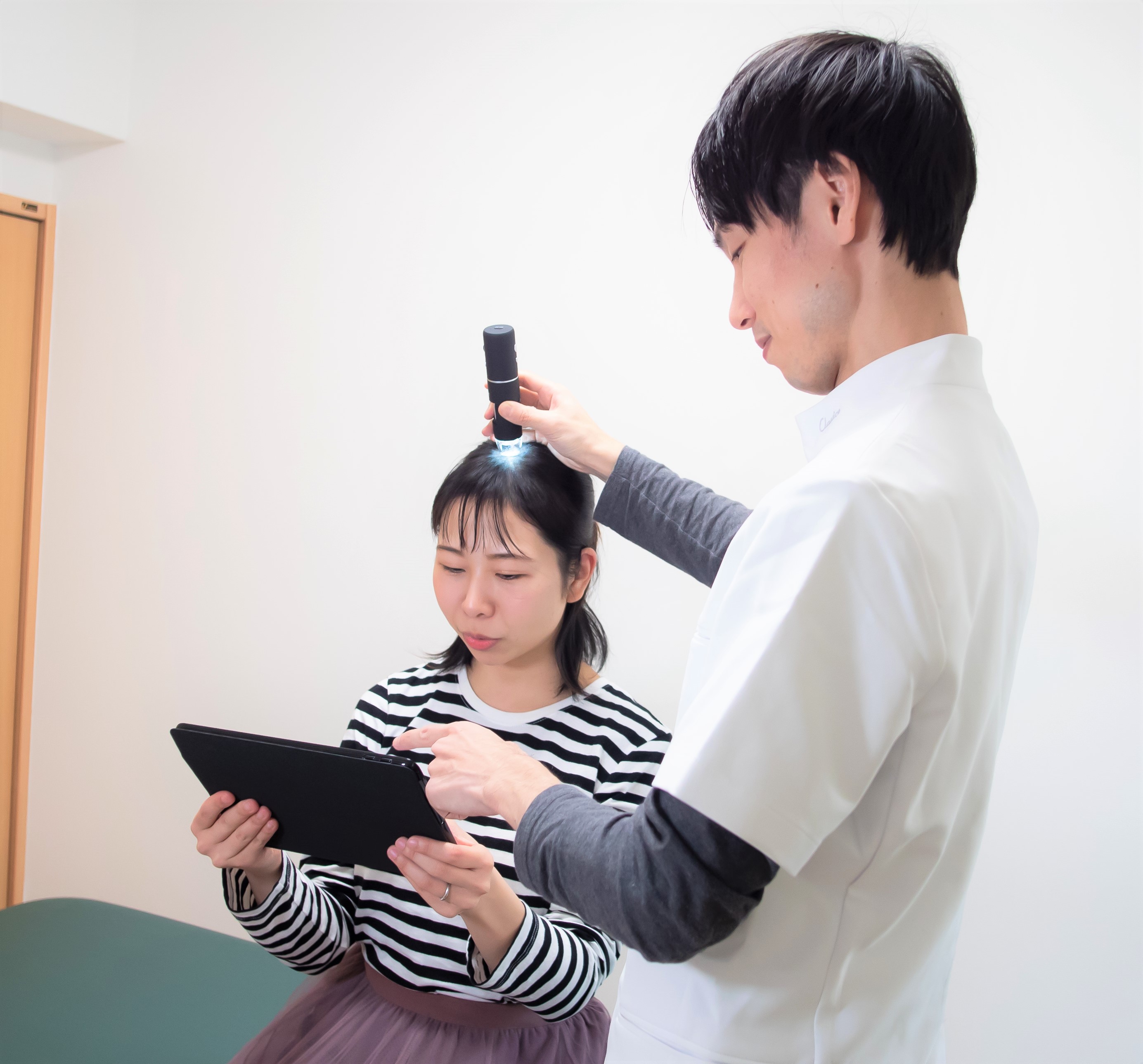 夜のヘアケア習慣が発毛を左右する？就寝前にやるべきこと